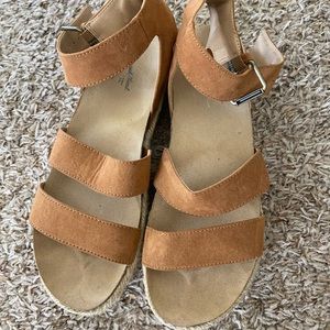 Universal Thread Sandals
